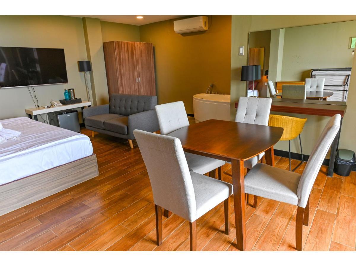 Capital O 890 Nami Hotel Tagaytay Тагайтай Экстерьер фото